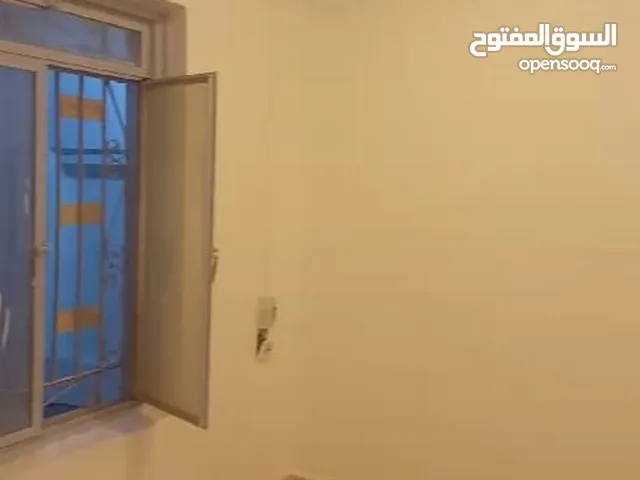 100 m2 2 Bedrooms Townhouse for Rent in Basra Hayy Al Kafaat
