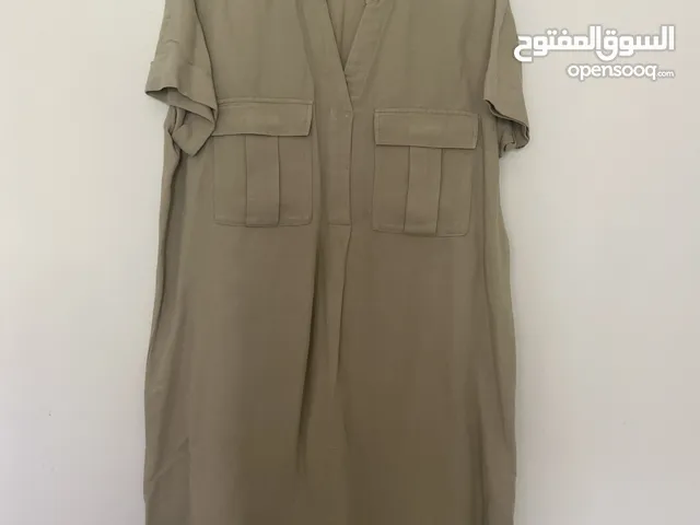 Beige H&M dress with pockets and short sleeves