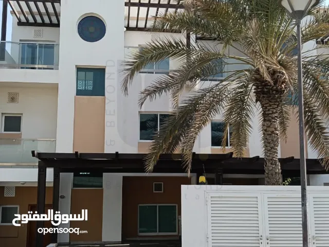 250 m2 3 Bedrooms Villa for Rent in Muscat Qurm