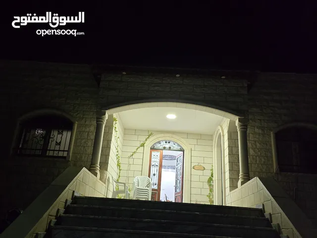 بيت حجر مستقل للبيع