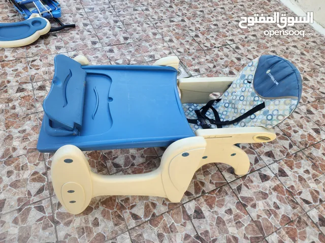 كرسي طعام + درج للدراسه و العب
