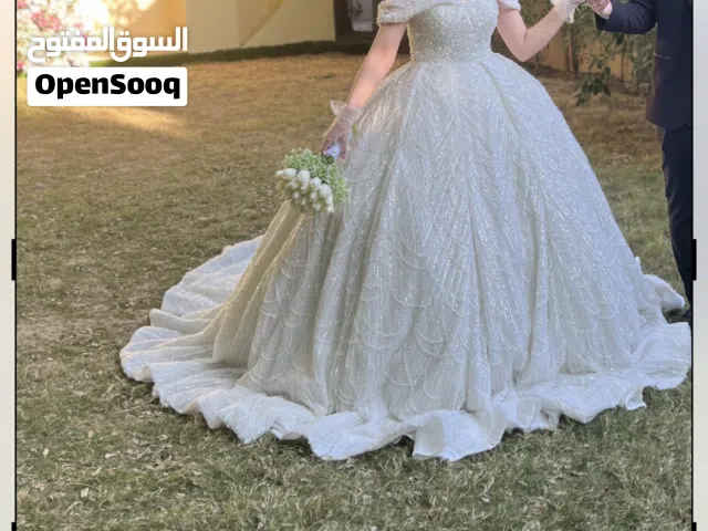 فستان زفاف ابيض موديل ملكي