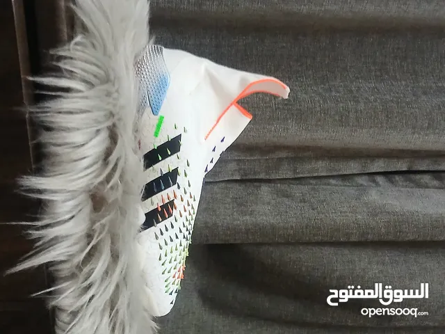 بوت ميسي اصلي جديد غير مستعمل شاريه بحالته ابن الحلال يجي ياخذه