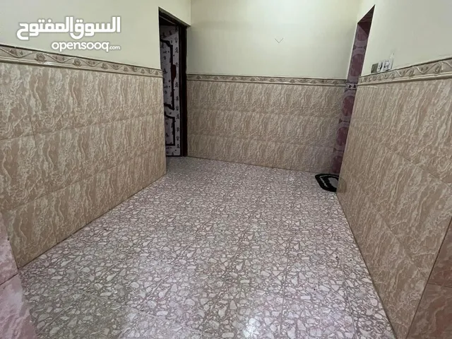 160 m2 3 Bedrooms Townhouse for Rent in Basra Hakemeia