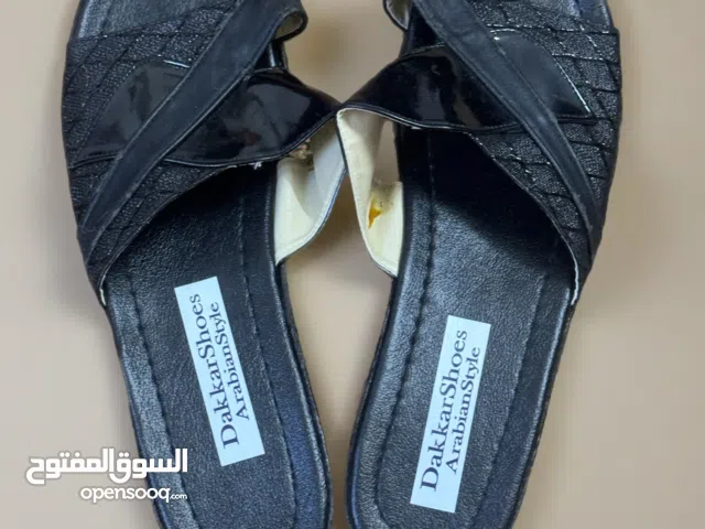 شحاطة سوداء جديدة