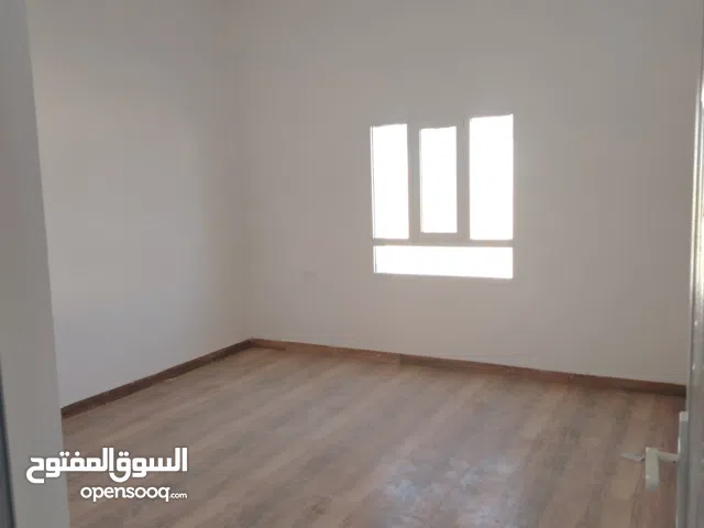 130 m2 2 Bedrooms Townhouse for Rent in Al Batinah Sohar