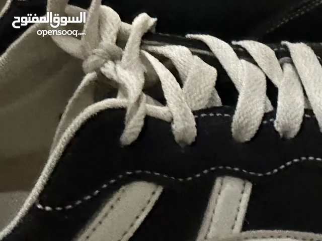 حذاء رياضي مقاس 40 مستعمل ولكن بحاله جيده جدا