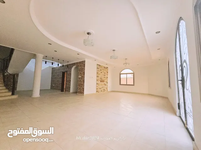 مدينةالحد/فيلاء راقيه للإيجار بسعر مغري مساحة واسعة