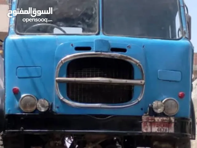 راس قاطره فيات ايطالي لون ازرق موديل 1972