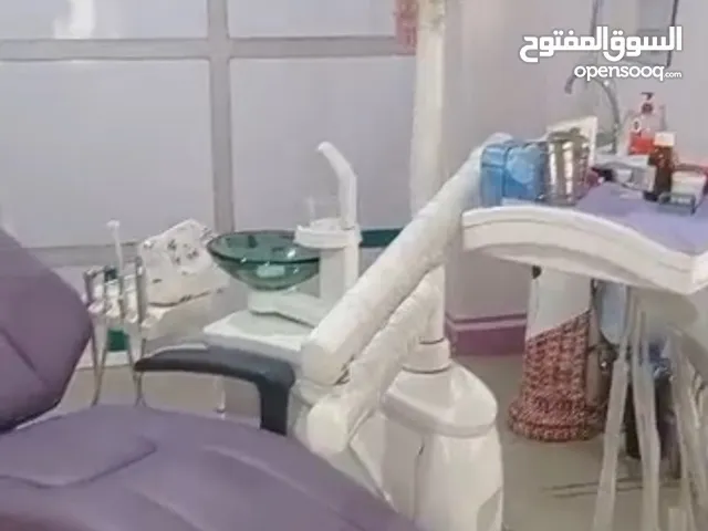 للبيع عياده أسنان موقع متميز محافظه اب مع كامل معدات الحديثه
