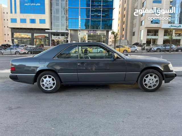Mercedes-Benz W124 CE 300 24-V (1992)