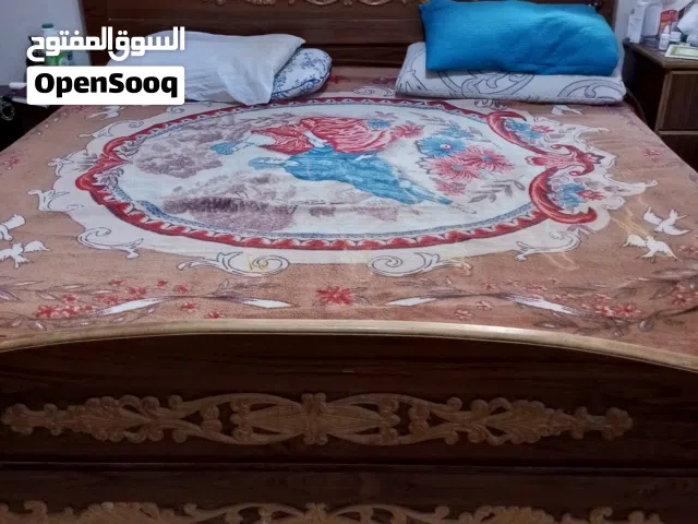 سرير للبيع