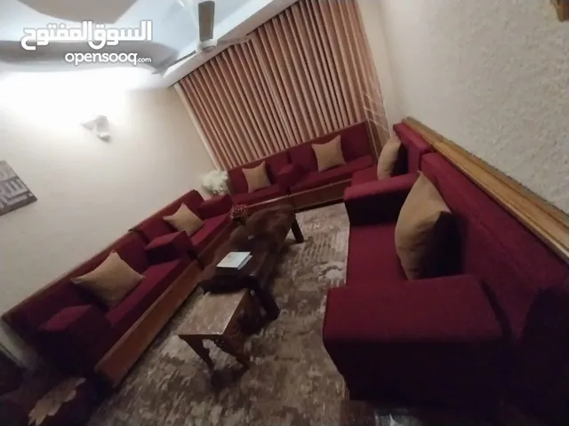 كنب لون خمري
