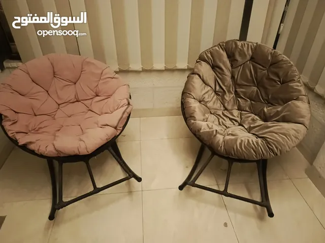 كرسي هزاز عدد اثنين بحالة الوكالة