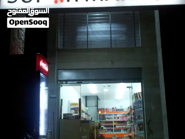 يافطة محل مع إضاءة داخلية مستعملة للبيع