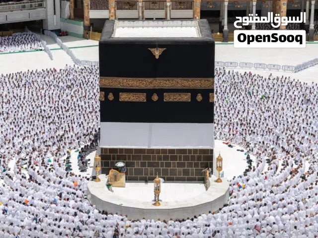 سجاد للصلاة ومسند للظهر للحجاج والمعتمرين