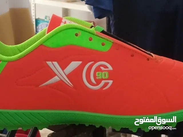 39 Sport Shoes in Chouf
