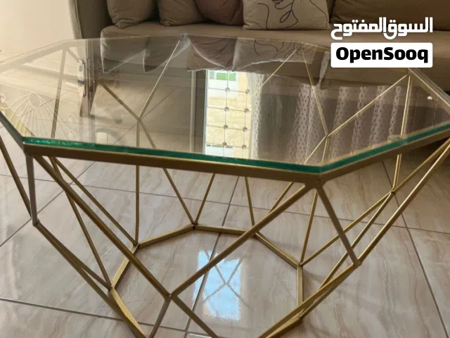 3 طاولات مودرن مع زجاجتهم للبيع  نفس شكل الطاولة يلي بالصوره باحجام مختلفه