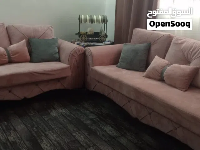 طقم كنب مع طاولة سفره