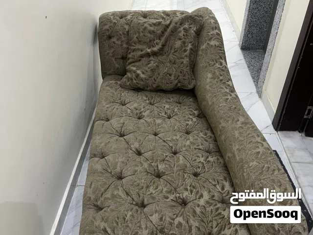 كنبه سرير نظيفه و استعمال خفيف