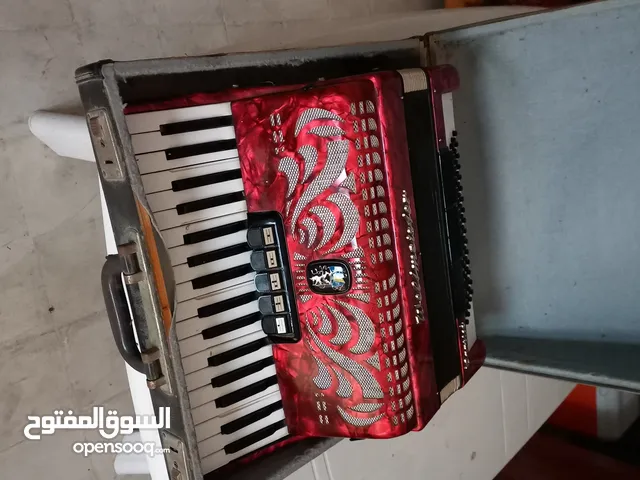 آلة اكورديون شرقي غير معدل بحالته الاصليه وغير مستعمل