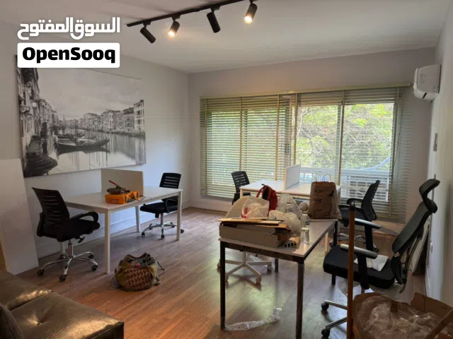 مكتب مفروش للإيجار دجلة المعادى موقع مميز 3 حجرات وريسبشن مكيفة ومجهزة بالكامل للشركات