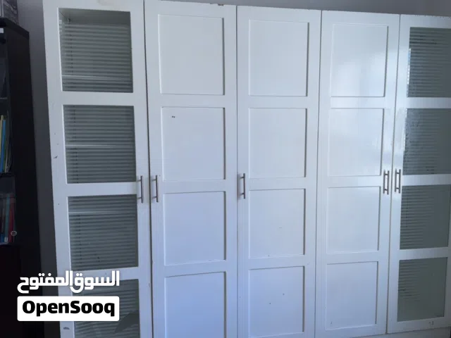 دولاب بحاله جيدة