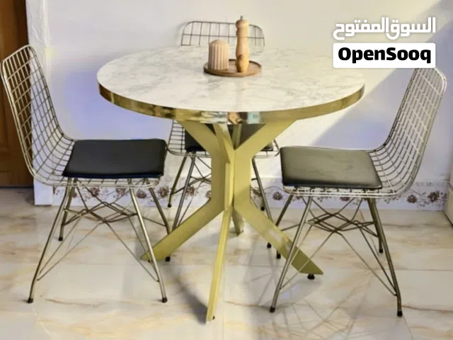 طاولة طعام مع 3 كراسي
