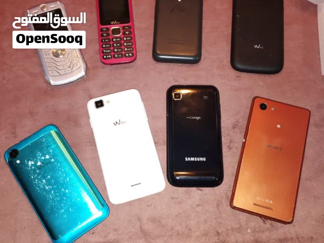 Lot téléphones portables . sony . samsung . wikoo . motorola