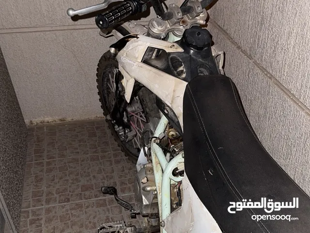 سيكل للبيع حجمه 200 و 185 cc