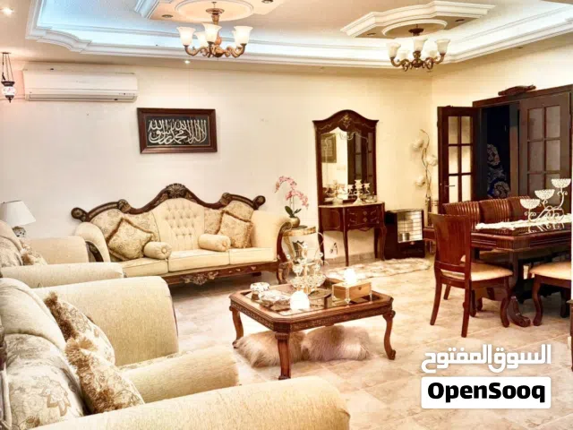 كنب صالون فاخر وطاولة زجاجية فاخره وبوفيه و طاولات وسط  ودلسوار