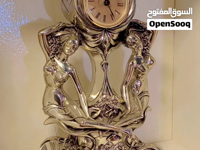 ساعة طاولة مطليه بالفضة