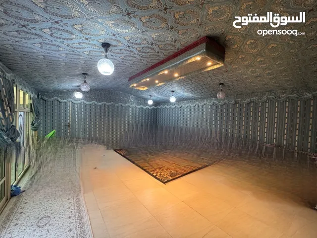 خيمة مستعملة