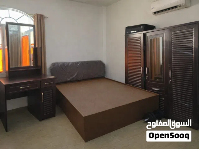 غرفة نوم كاملة بحالة ممتازة