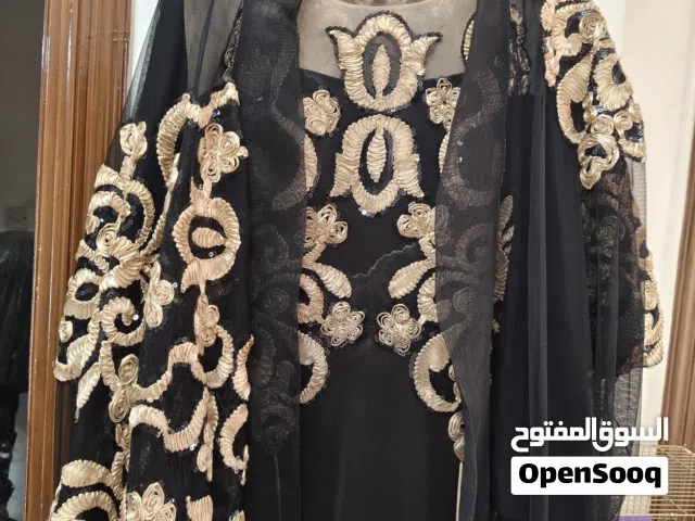 فستان سهره للمناسبات  اللون اسود مع دهبي السعر 50 دينار مستعمل  مرتين