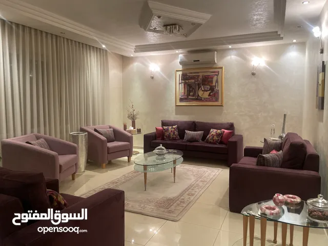 طقم كنب ضيوف فخم المصدر الاساسي elite البيع مع الطاولات واللوحات و السجادة والبرداي