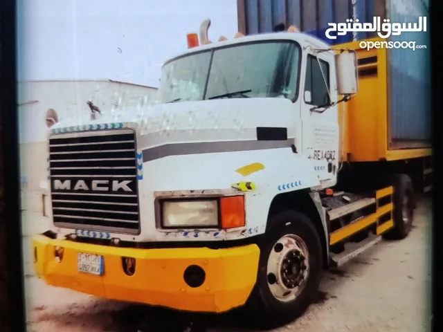 Tractor Unit Other 2002 in Dammam