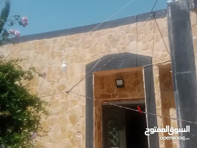 بيت في قريه ابو نصير مميز 4غرف وحمام مع حديقه داخليه وخارجيه