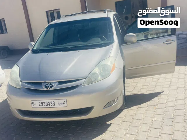 Used Toyota Sienna in Tripoli