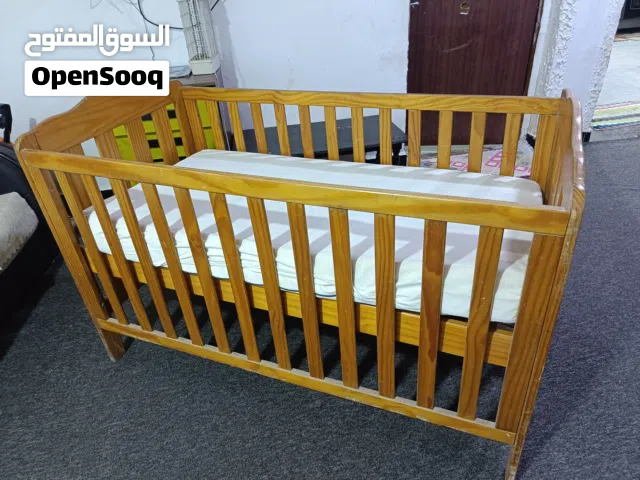 جورباية طفل مع عربة طفل