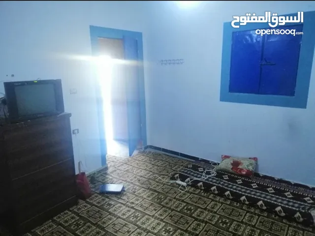 قطعة أرض 1000 متر مسيجه بها غرفتين للايجار