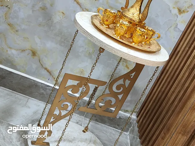 طاولة خشب معلقة