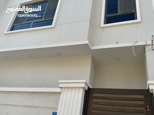 100 m2 2 Bedrooms Townhouse for Rent in Basra Jaza'ir