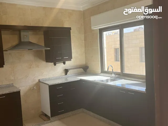 شقة فارغة في منطقة الجاردنز للايجار من المالك مباشر