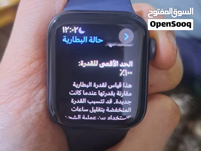 : Apple Watch SE 2nd Gen (40mm) - بطارية 100% وكالة مع رأس الشاحن الأصلي