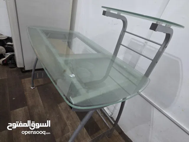 طاولة و مكتب زجاج بحالة ممتازة