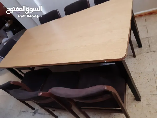 طاولة سفره مع كراسي عدد7 بيجي خشب زان لا خراب ولا كسور وقابل للتفاوض