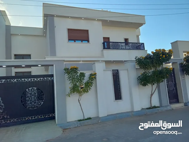 200 m2 More than 6 bedrooms Townhouse for Sale in Tripoli Ain Zara