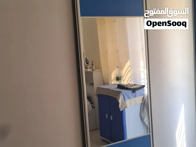 عرفه نوم شبابيه للبيع بكامل ملحقاتها خشب قوي تفصيل الغرفه مو تجاري