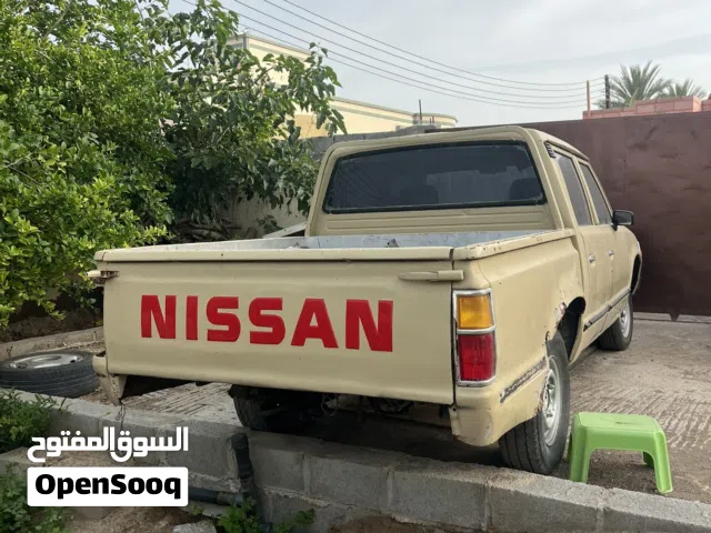 1985 نيسان داتسون